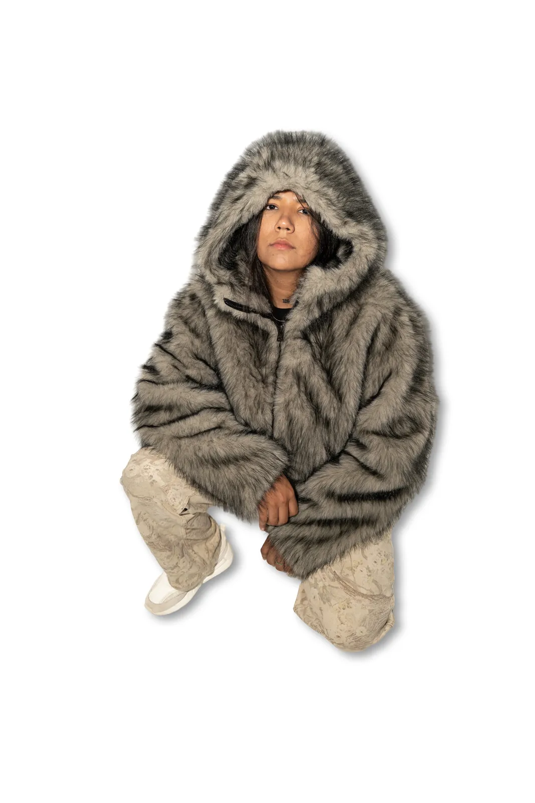 CAMZ agachada con capucha de peluche